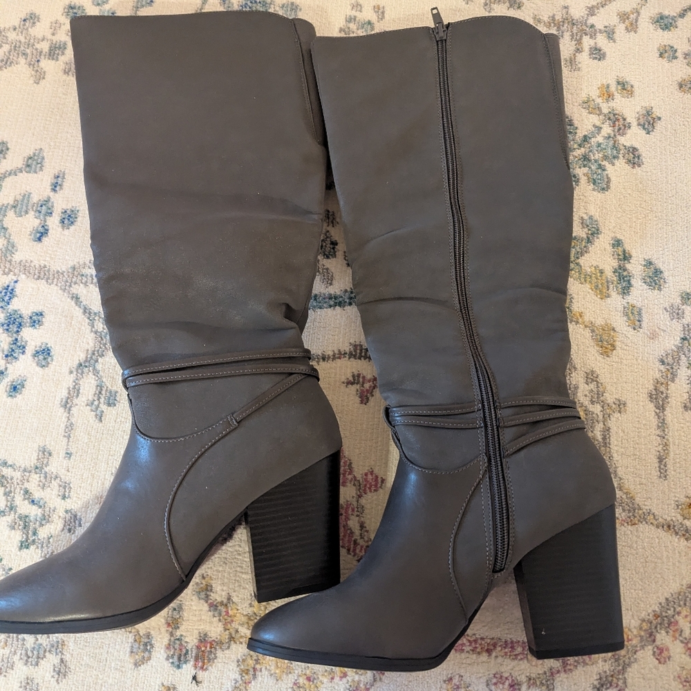 NWT Easy Street grey, heeled, boots in size 10